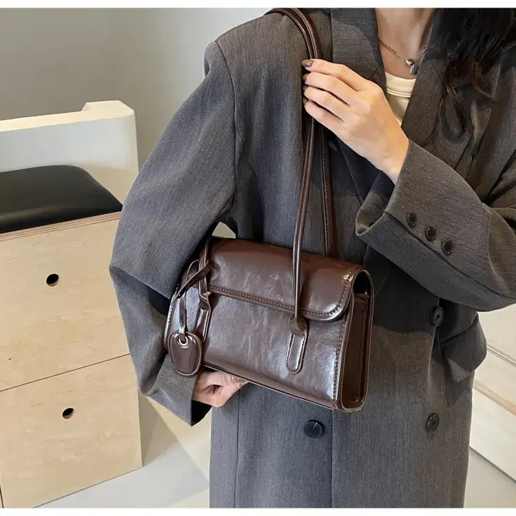 Women Retro Brown Leather Shoulder Bag 2023 — feature 15