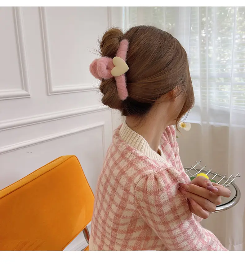 Plush Green Heart Hair Clip for Girls Large Size — feature 6