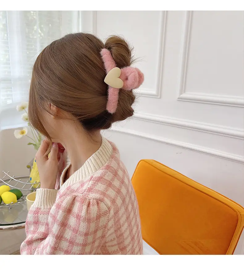 Plush Green Heart Hair Clip for Girls Large Size — feature 9