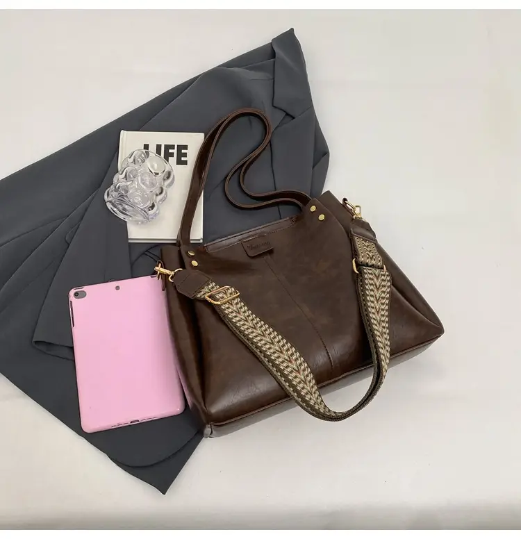 Brown Leather Shoulder Messenger Bag for Women — feature 3