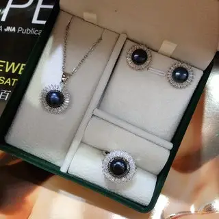 Three-Piece Pearl Necklace Earrings Stud Set for Women