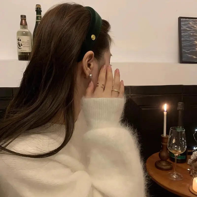 South Korea Vintage Velvet Skull Top Headband Gold — feature 9