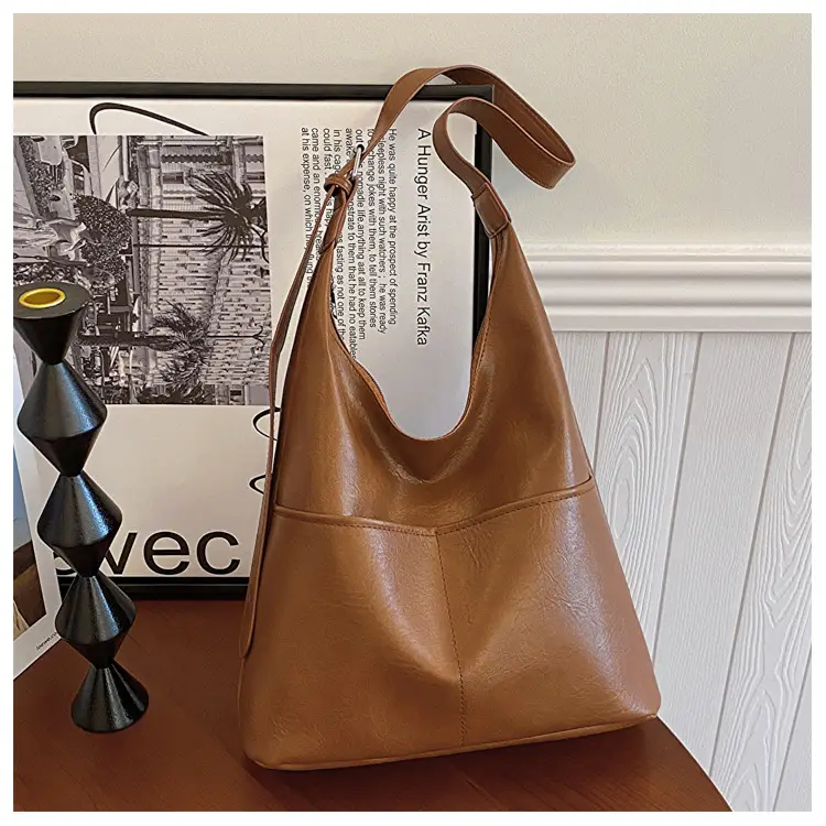 Vintage Women's Black Leather Shoulder Bag 2024 - Image 2