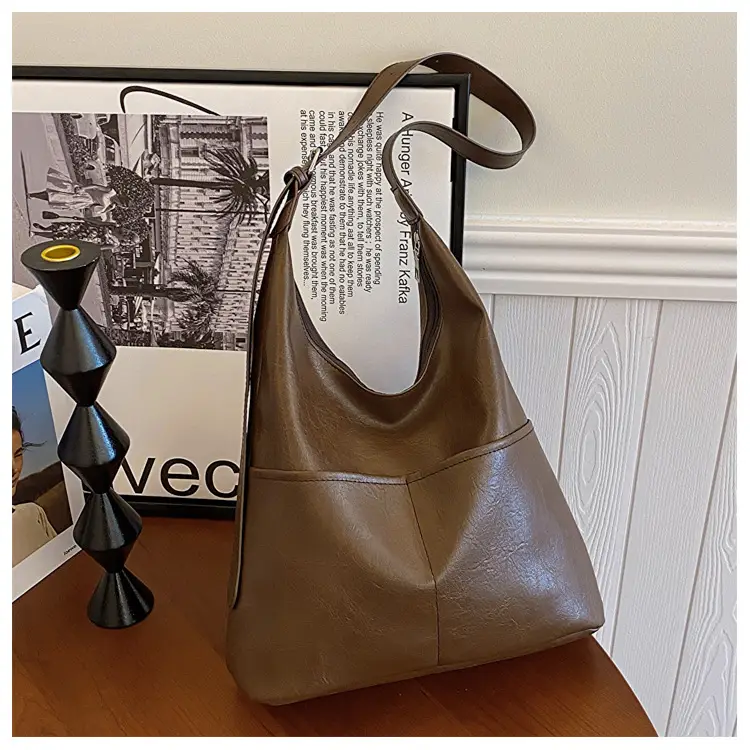 Vintage Women's Black Leather Shoulder Bag 2024 - Image 3