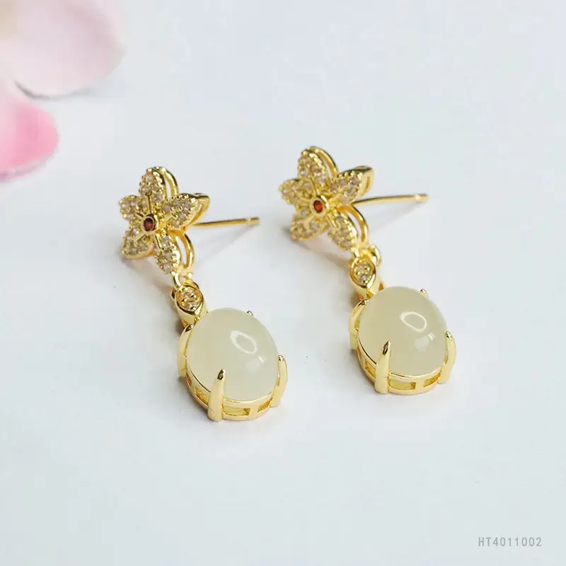 Guan Yu Jade Claw Earrings Flower Design Gold Plated — feature 4