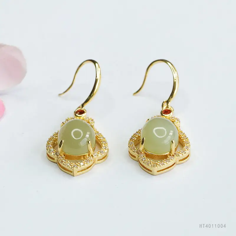 Guan Yu Jade Earrings Clear Water Green Gold — feature 7