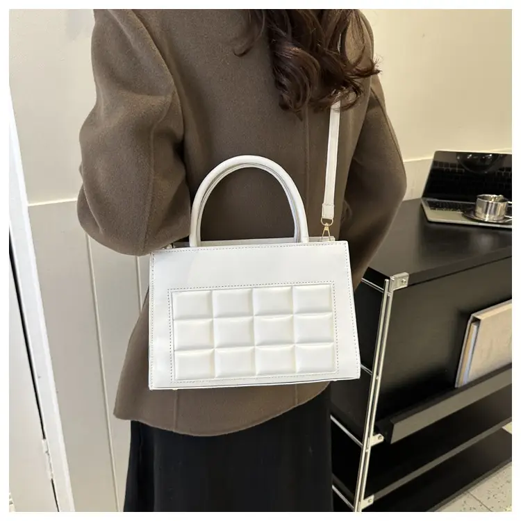 Women Plaid Bag Retro Contrast Shoulder Messenger 2024 — feature 2
