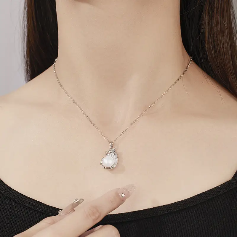 Leopard Head Zircon Pearl Necklace for Women - Image 3