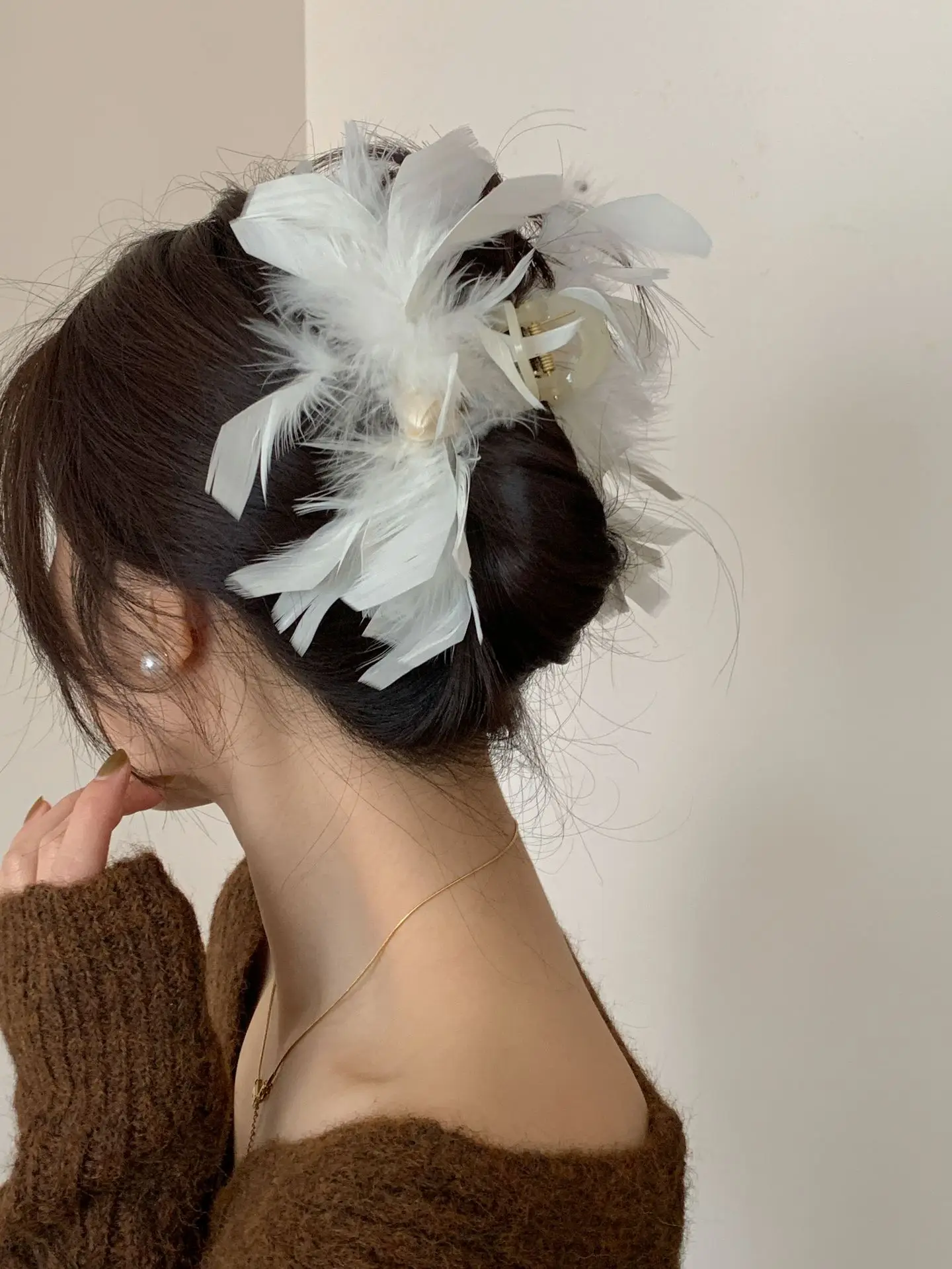 Black Feather Hairpin for Women High End Fashion — feature 10