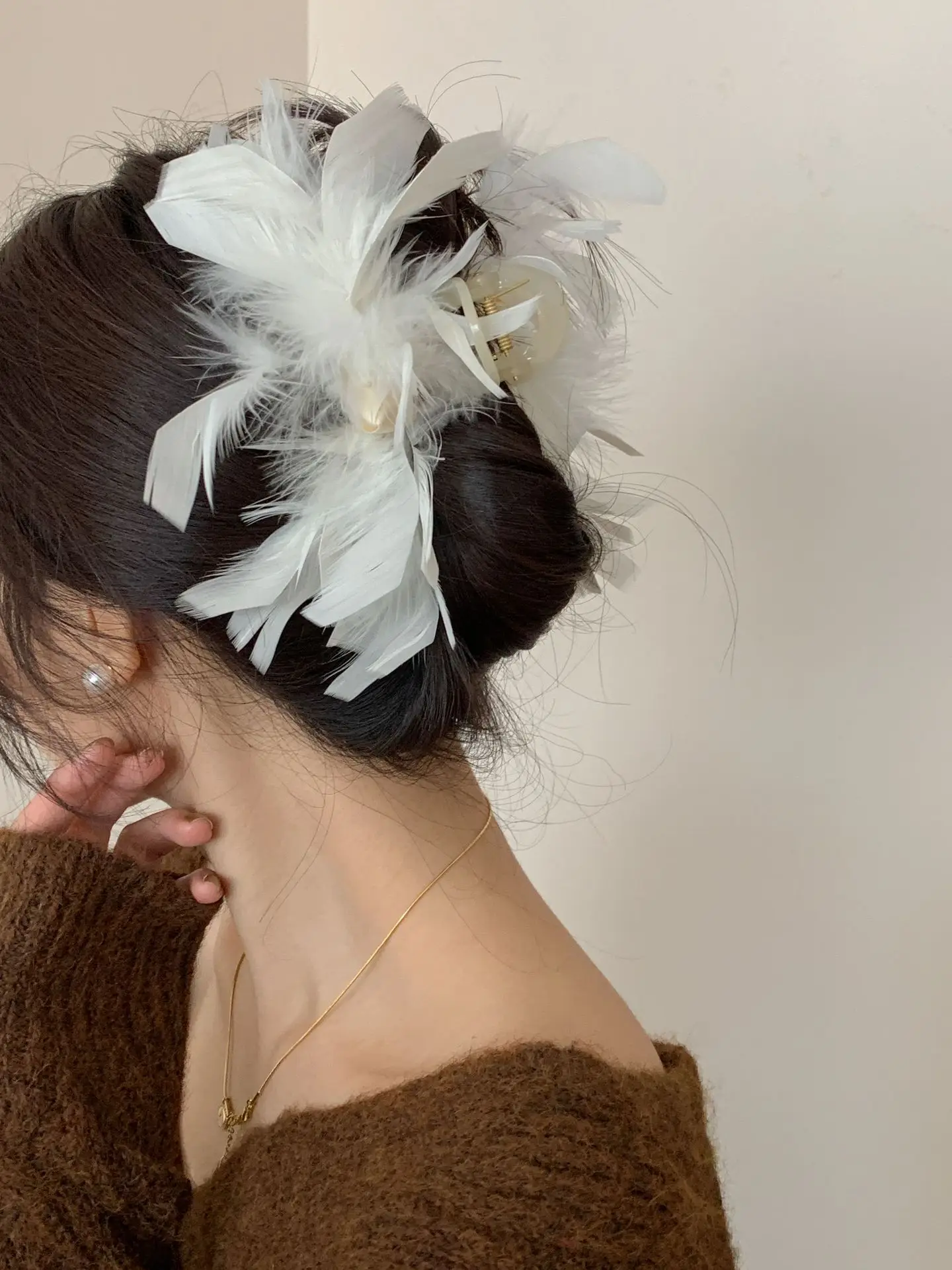 Black Feather Hairpin for Women High End Fashion — feature 11