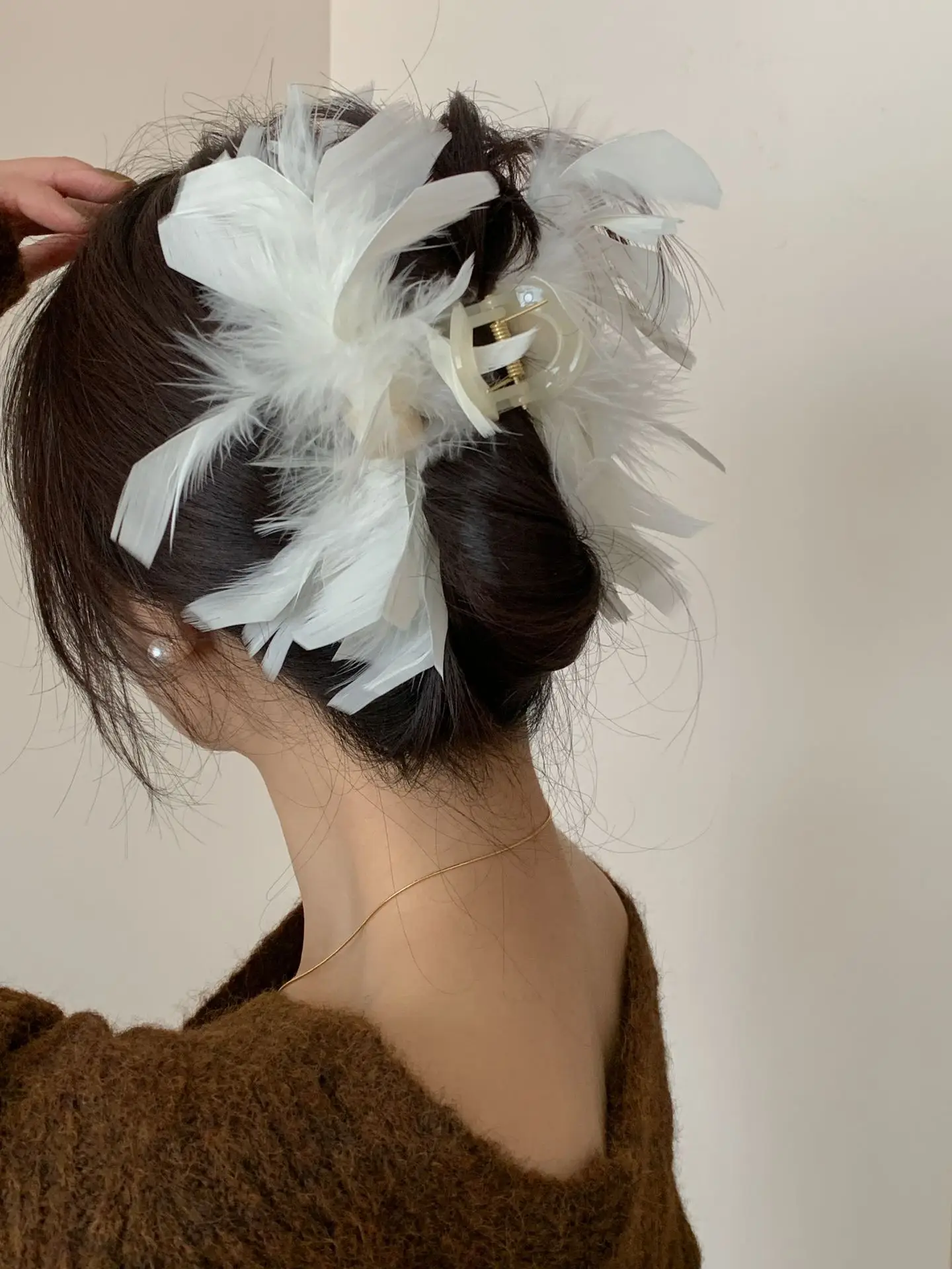 Black Feather Hairpin for Women High End Fashion — feature 5