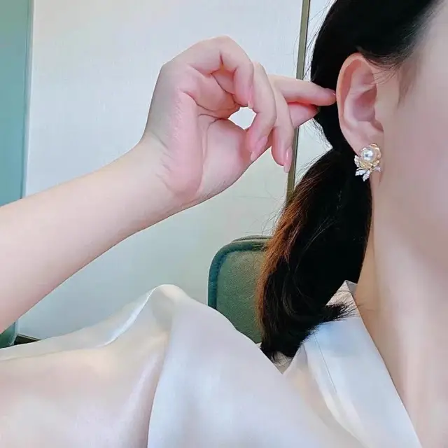 Ding Dong Pearl Earrings Gold Plated Natural Freshwater - Image 5