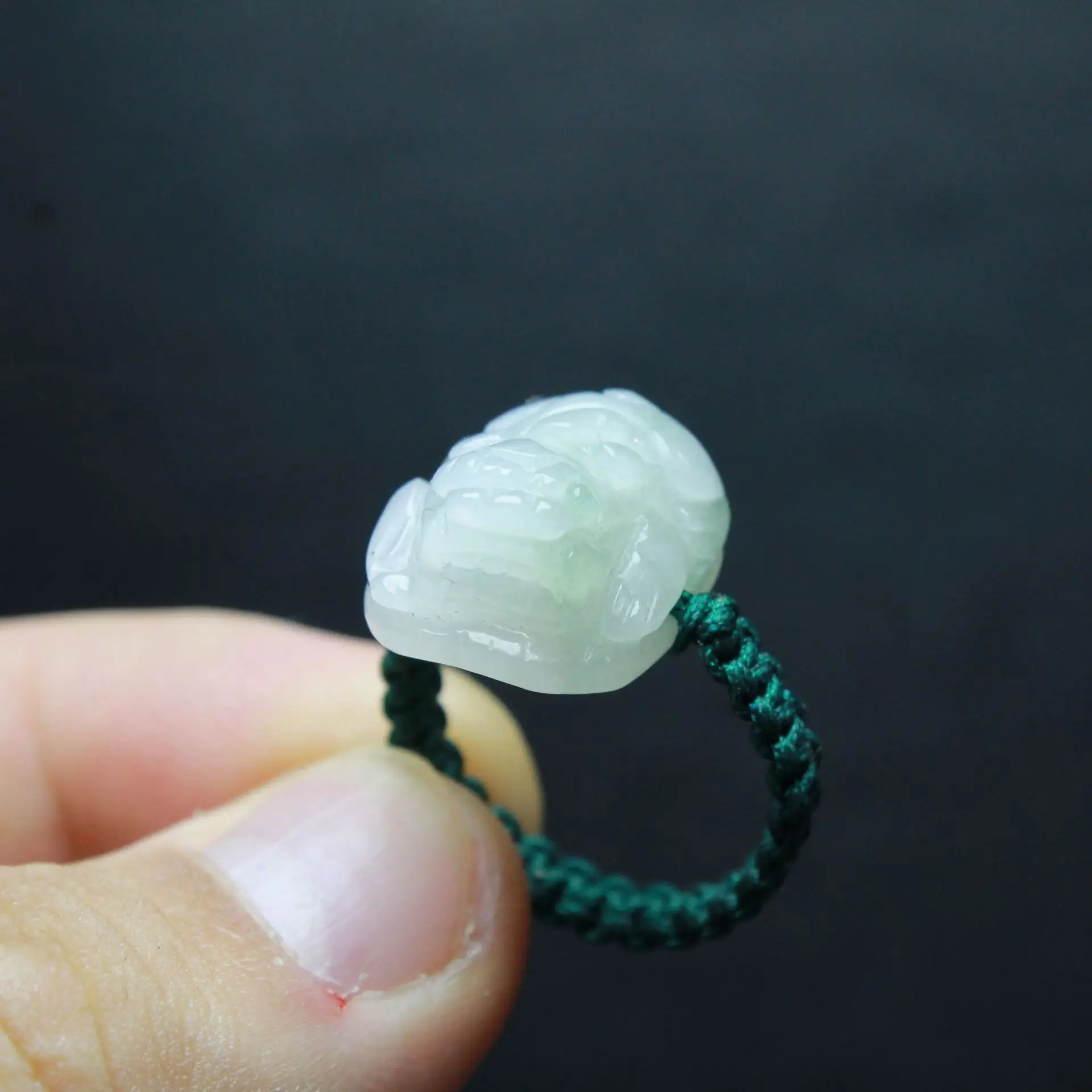 Emerald Jade Pixiu Ring Green Rope Women — feature 4