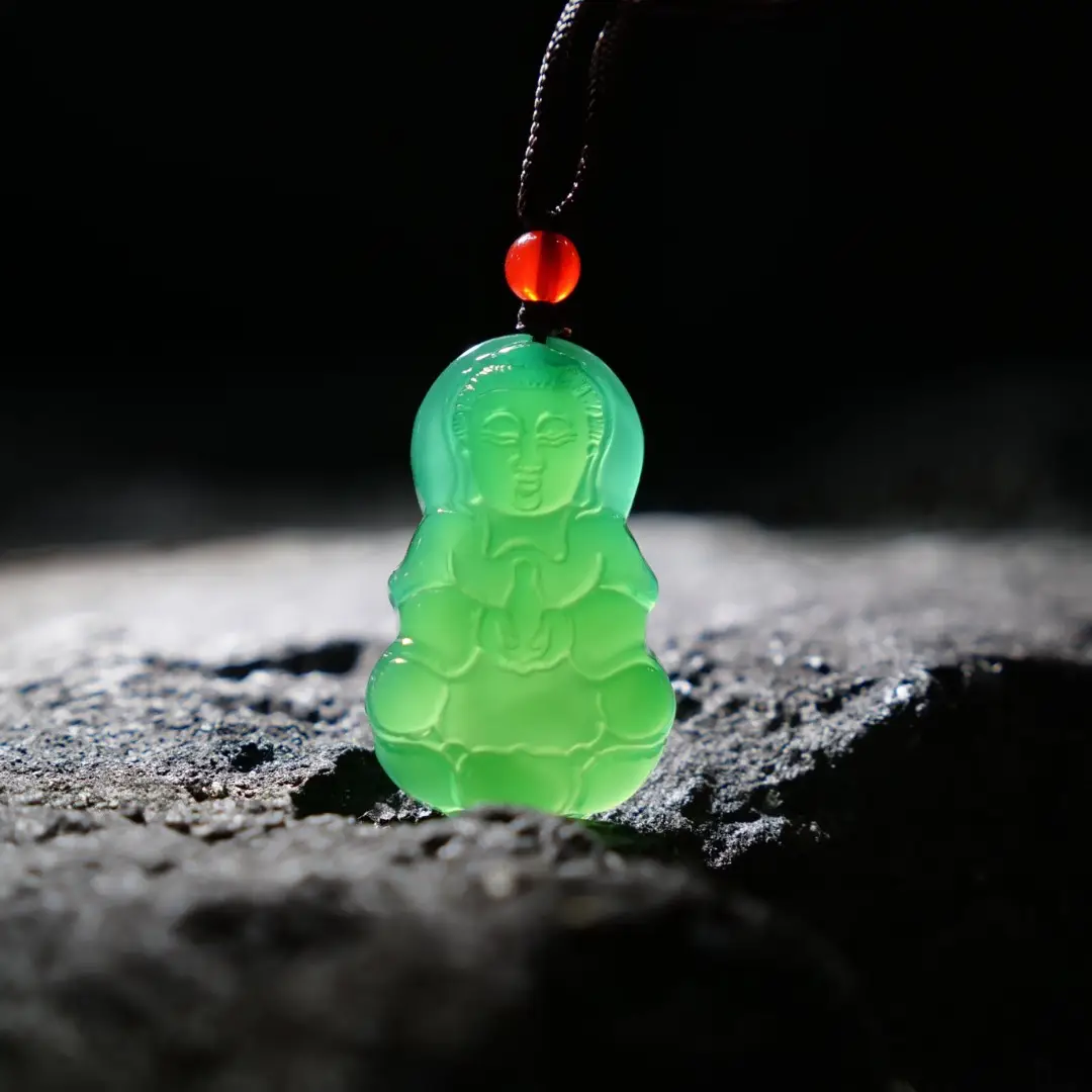 Green Chalcedony Jade Guanyin Pendant for Men Women - Image 4