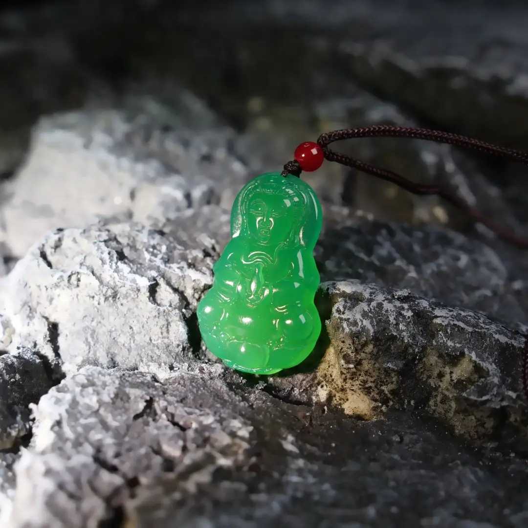 Green Chalcedony Jade Guanyin Pendant for Men Women - Image 5