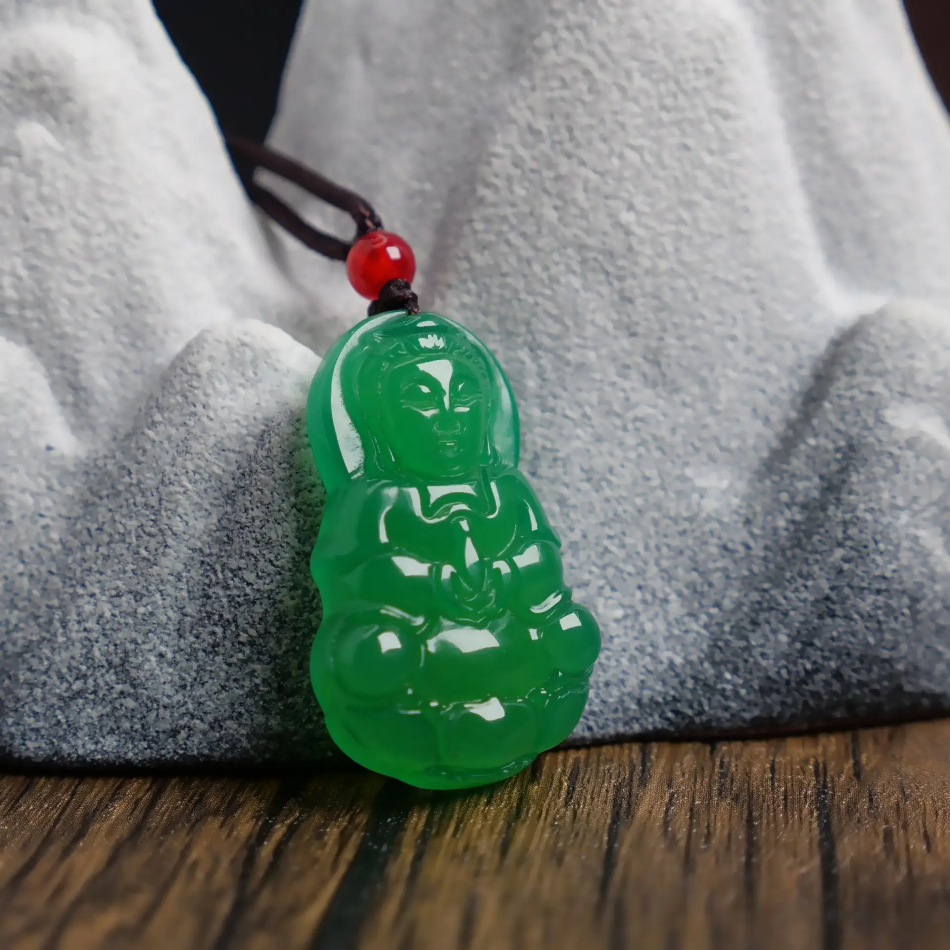 Green Chalcedony Jade Guanyin Pendant for Men Women — feature 2