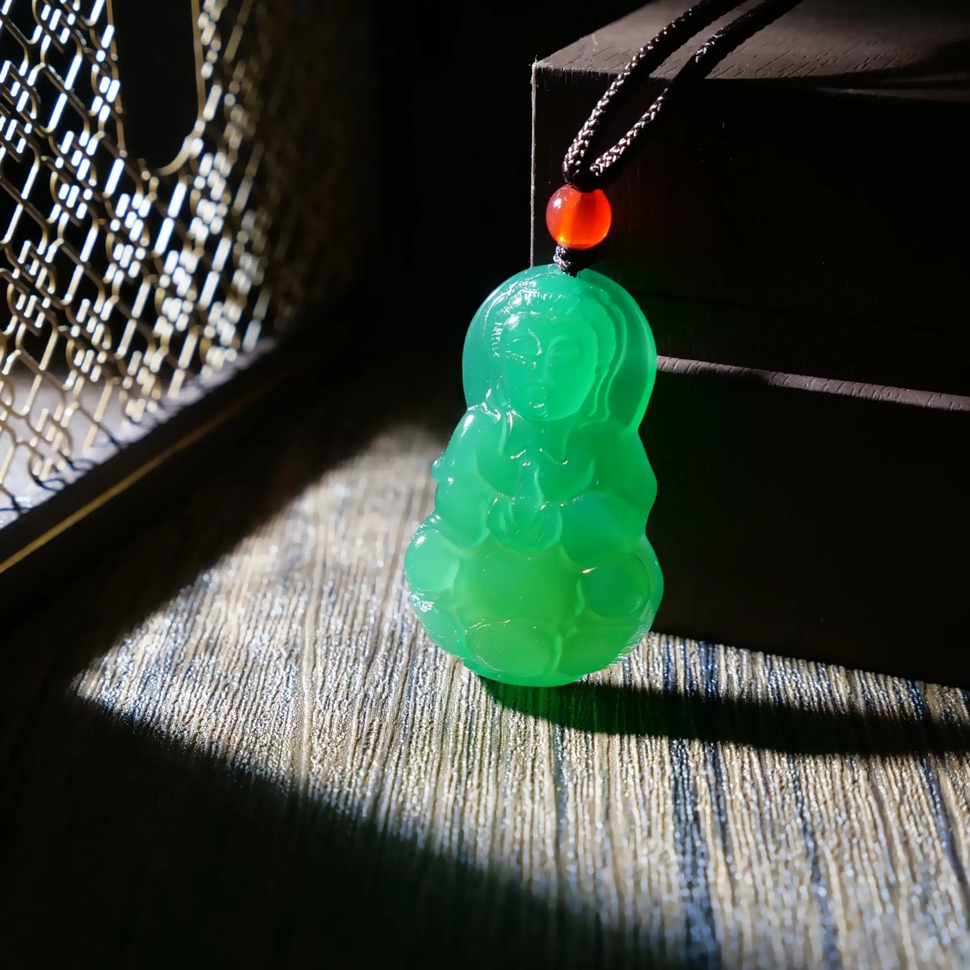 Green Chalcedony Jade Guanyin Pendant for Men Women — feature 5