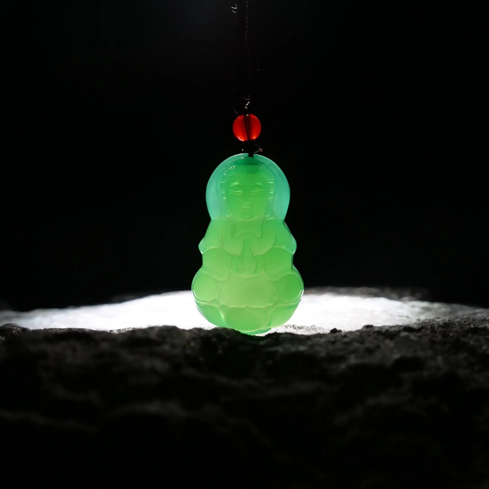 Green Chalcedony Jade Guanyin Pendant for Men Women — feature 7