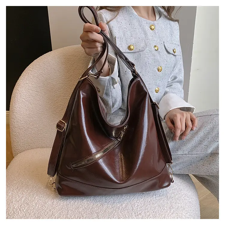 Women Large Capacity Black Tote Bag with Chain Strap — feature 11