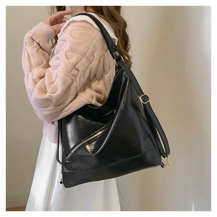 Women Large Capacity Black Tote Bag with Chain Strap — feature 18