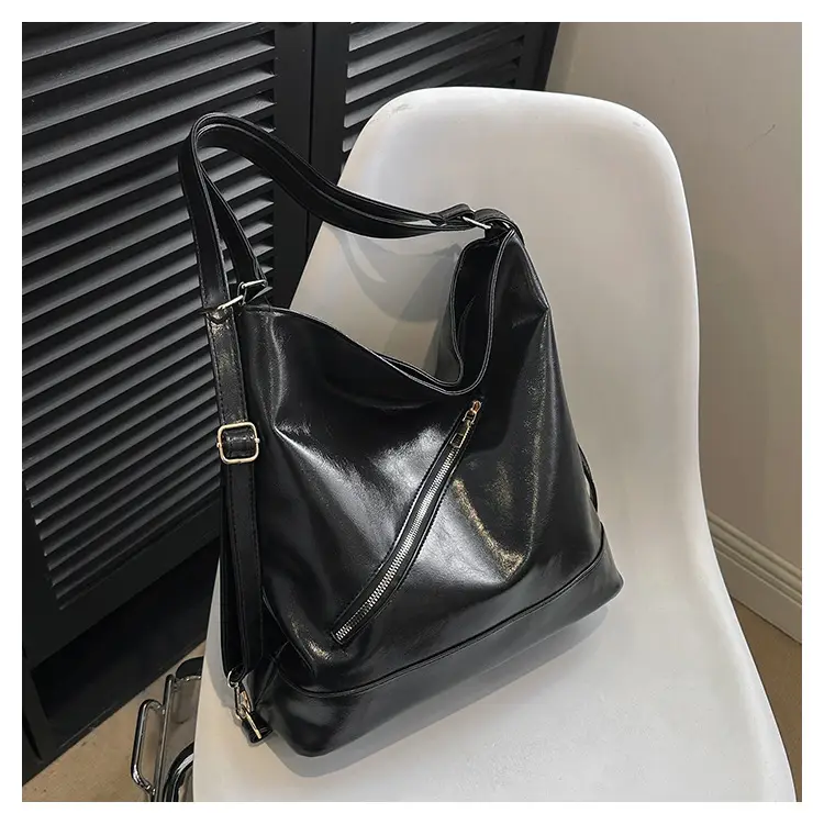 Women Large Capacity Black Tote Bag with Chain Strap — feature 22