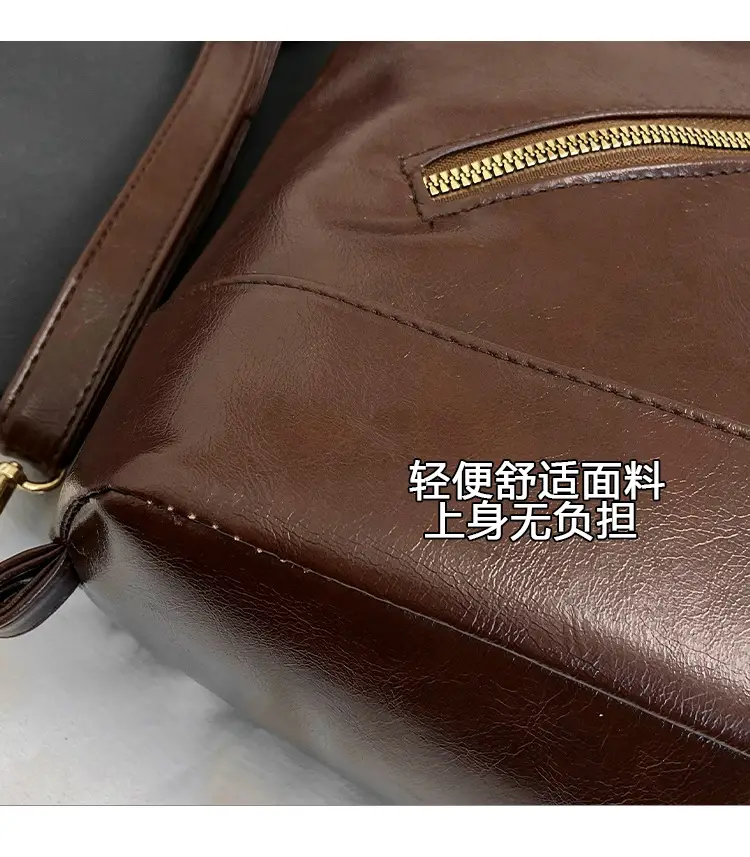 Women Large Capacity Black Tote Bag with Chain Strap — feature 4