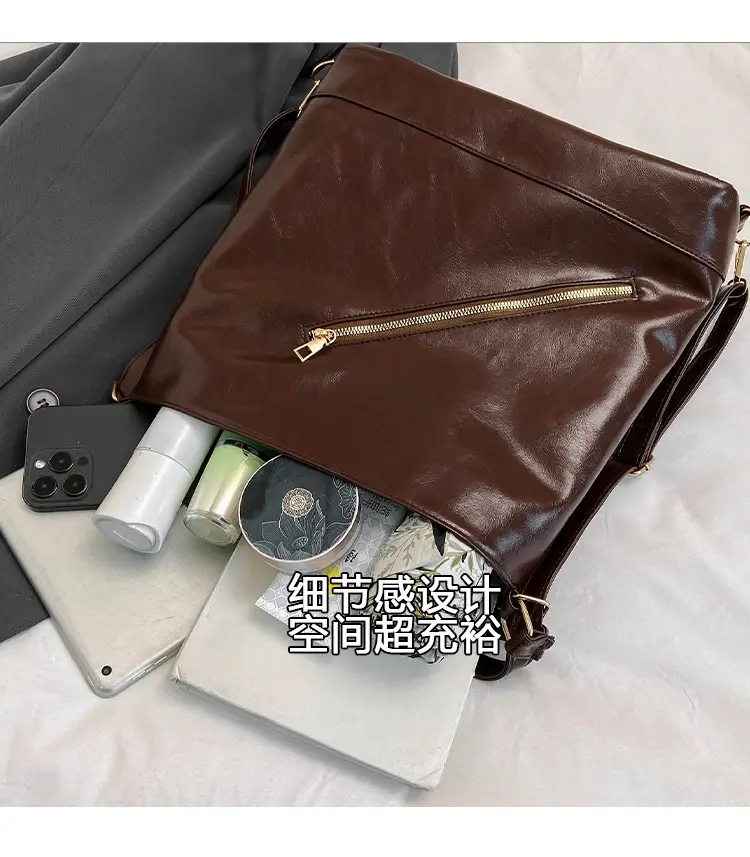 Women Large Capacity Black Tote Bag with Chain Strap — feature 7