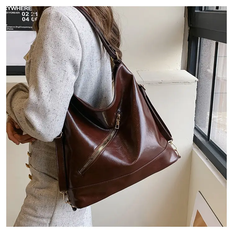 Women Large Capacity Black Tote Bag with Chain Strap — feature 9
