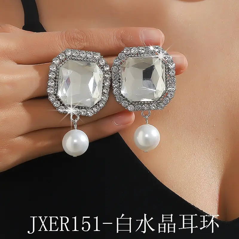 Luxury Multi-Layer Pearl & Crystal Necklace Set - Image 6