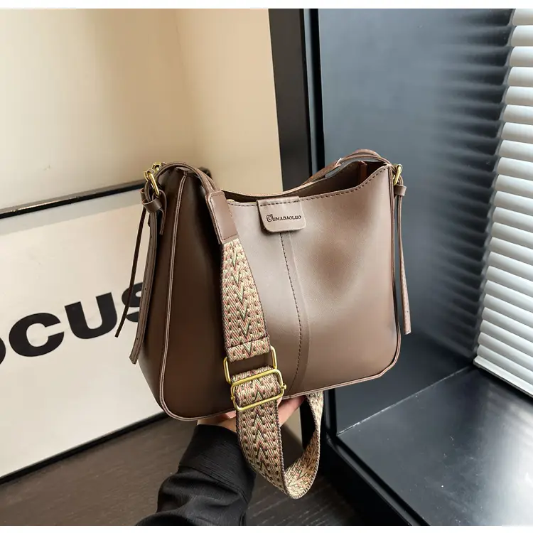 Korean Style Bucket Bag for Women 2023 Winter Shoulder Messenger — feature 11