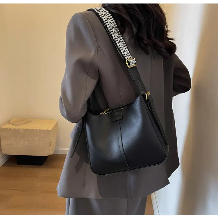 Korean Style Bucket Bag for Women 2023 Winter Shoulder Messenger — feature 21
