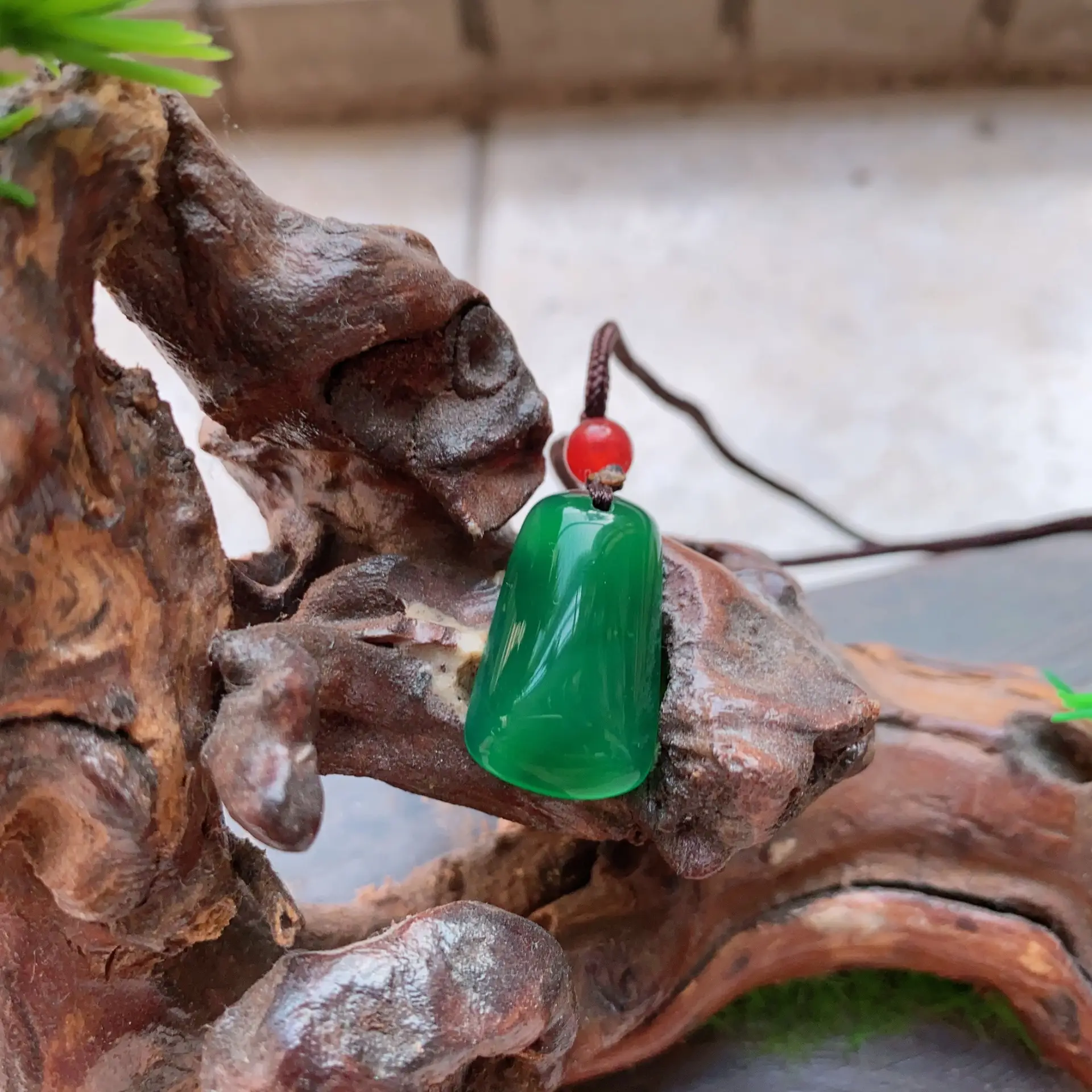Green Agate Pendant with Red Button, Shipped in Variety — feature 1