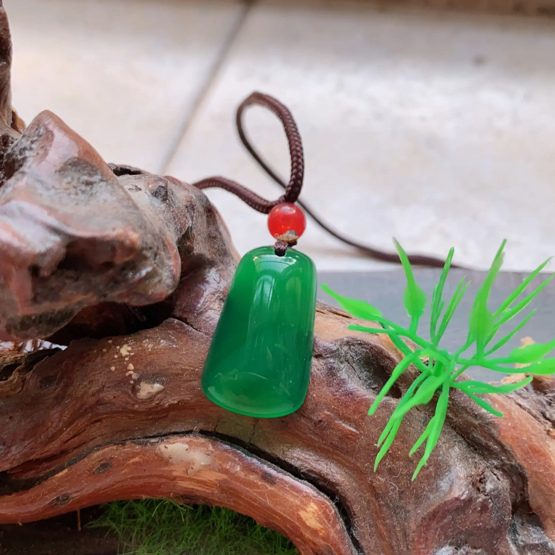 Green Agate Pendant with Red Button, Shipped in Variety — feature 2