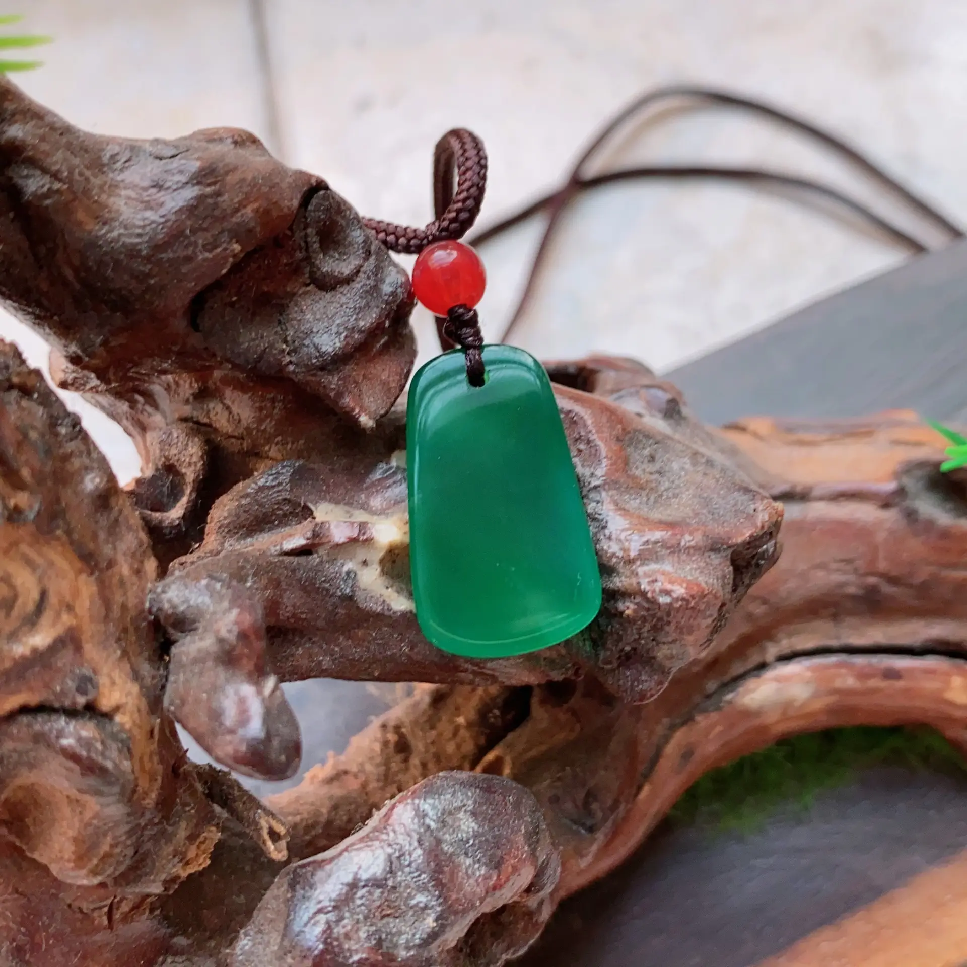 Green Agate Pendant with Red Button, Shipped in Variety — feature 3