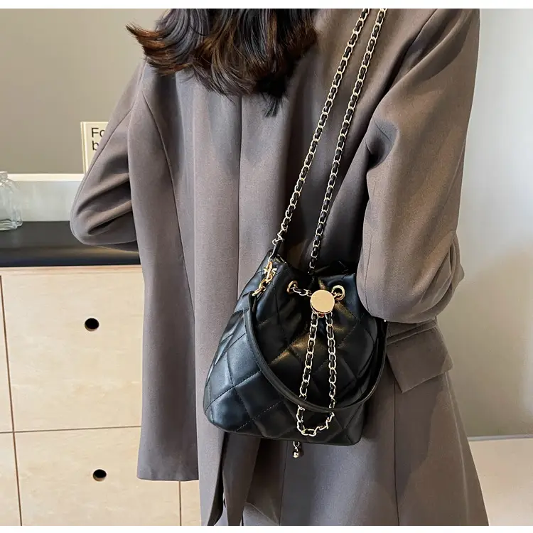 Korean Style Diamond Chain Bucket Bag White Gold Chain — feature 17