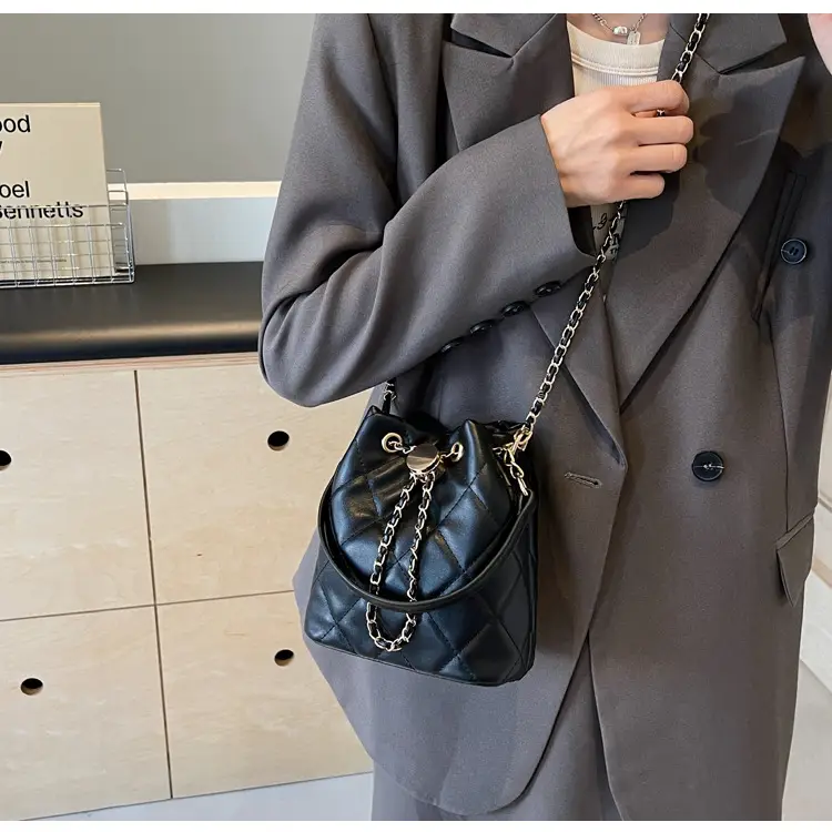 Korean Style Diamond Chain Bucket Bag White Gold Chain — feature 18