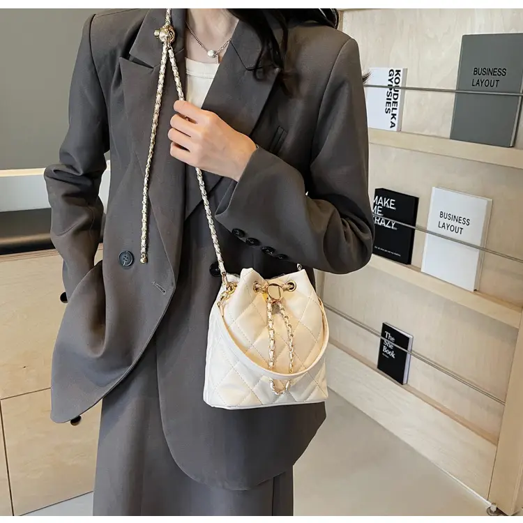 Korean Style Diamond Chain Bucket Bag White Gold Chain — feature 19