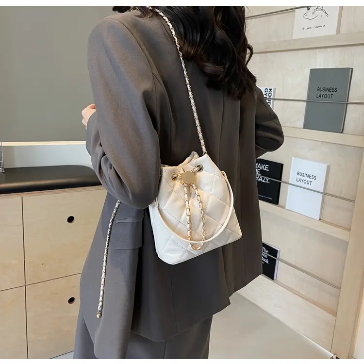 Korean Style Diamond Chain Bucket Bag White Gold Chain — feature 21