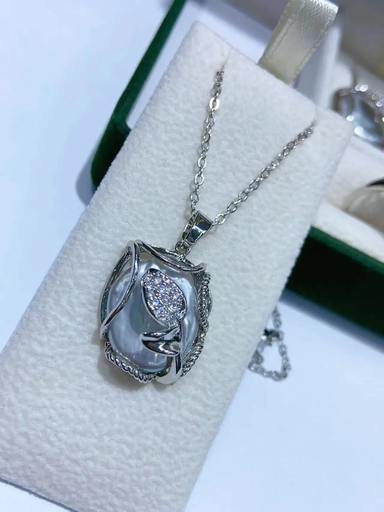 Luxury Baroque Necklace Earrings Ring Set Silver Plated β feature 10
