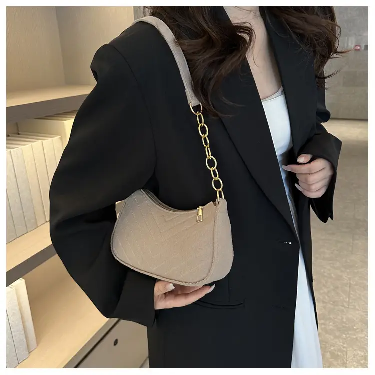 Women's Felt Chain Shoulder Bag Candy Color — feature 25