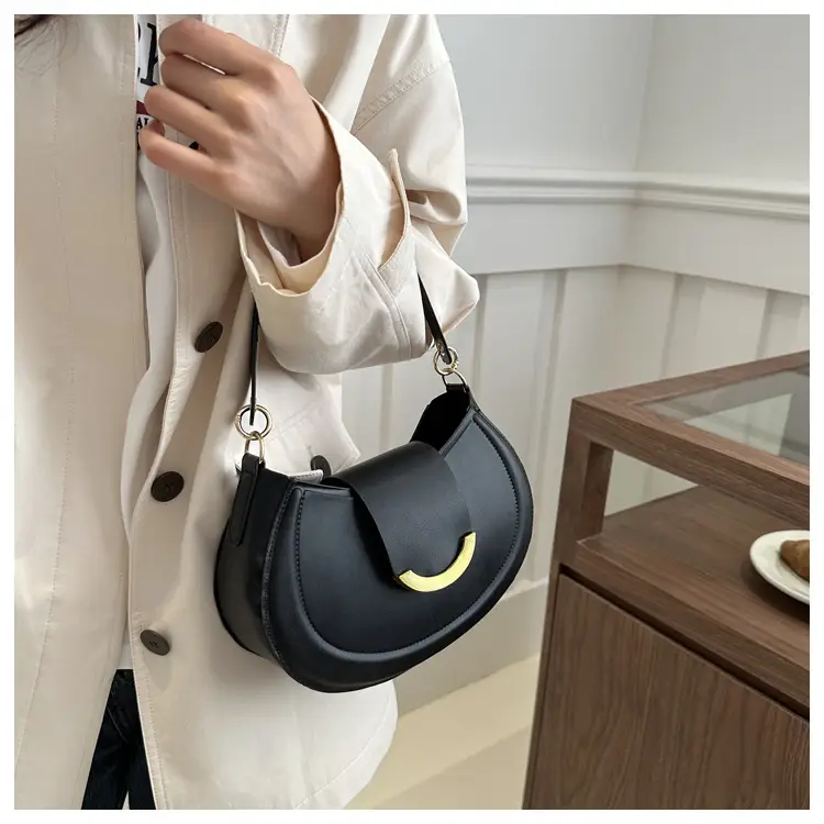 Black Retro Shoulder Bag for Women 2024 — feature 13