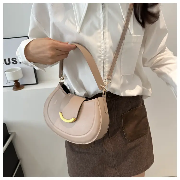 Black Retro Shoulder Bag for Women 2024 — feature 16