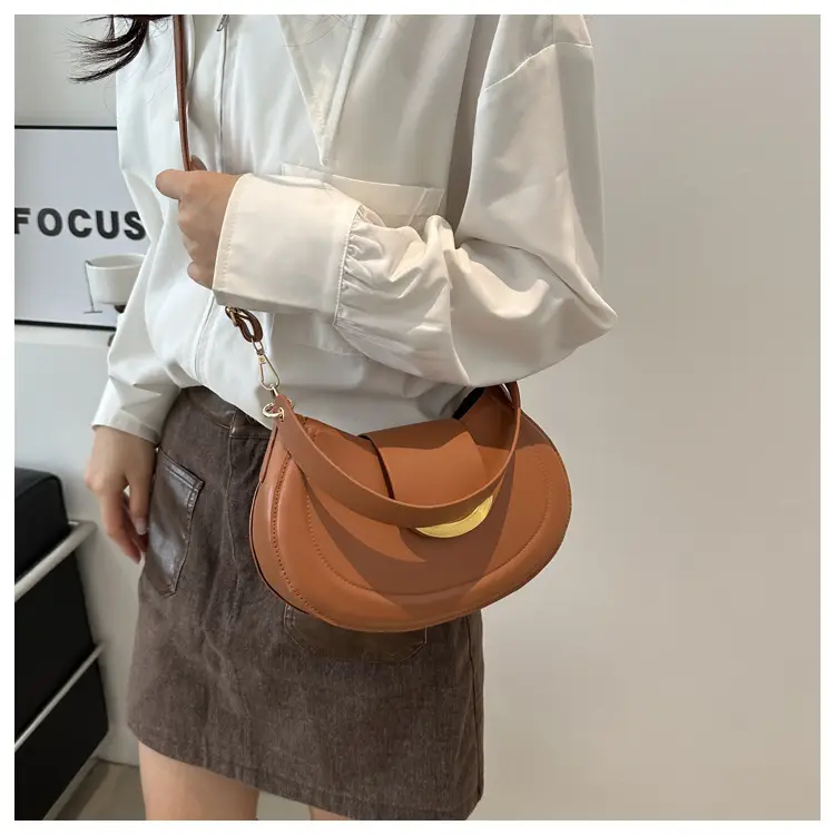 Black Retro Shoulder Bag for Women 2024 — feature 17