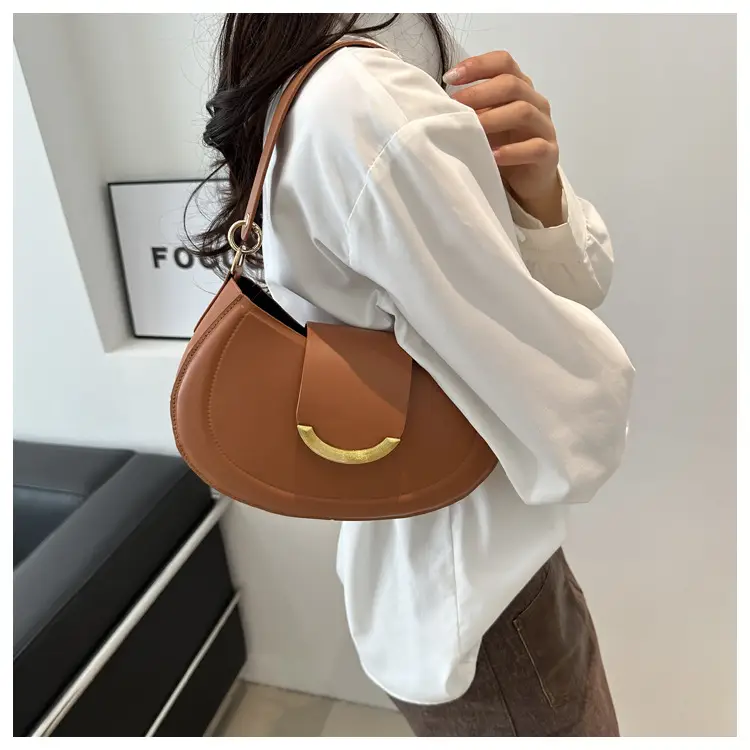Black Retro Shoulder Bag for Women 2024 — feature 18