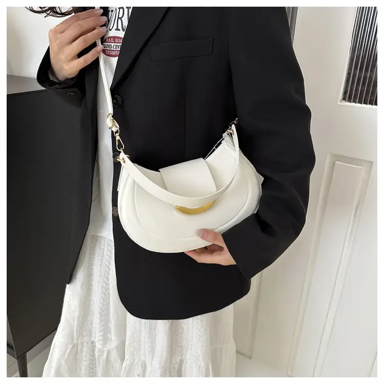 Black Retro Shoulder Bag for Women 2024 — feature 20