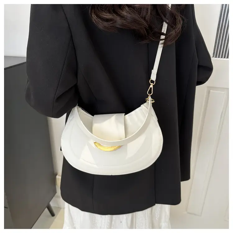 Black Retro Shoulder Bag for Women 2024 — feature 21