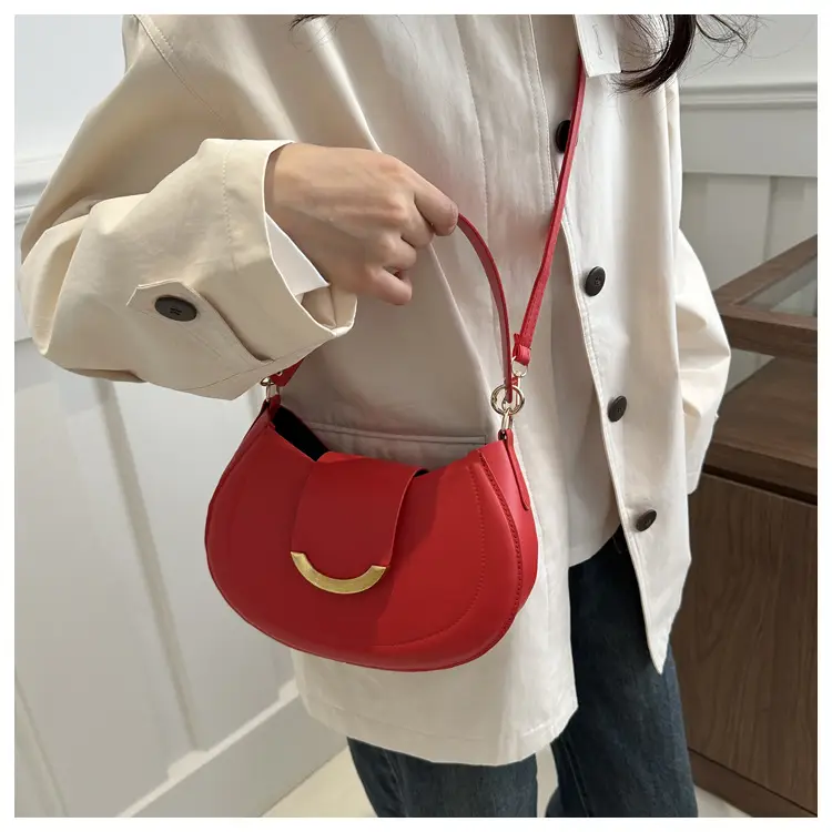 Black Retro Shoulder Bag for Women 2024 — feature 8