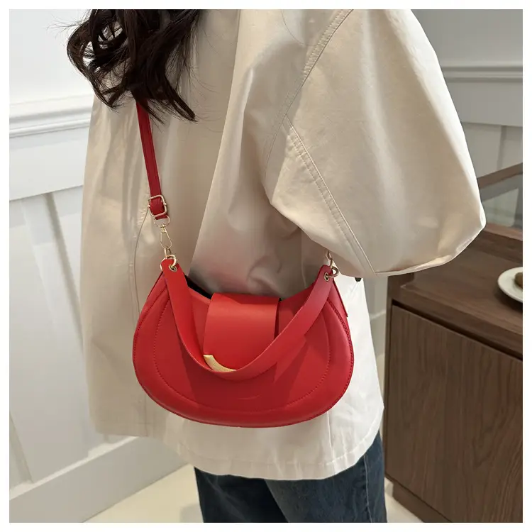 Black Retro Shoulder Bag for Women 2024 — feature 9