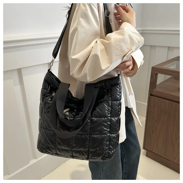 Women's Silver Puffer Shoulder Bag New 2024 — feature 10