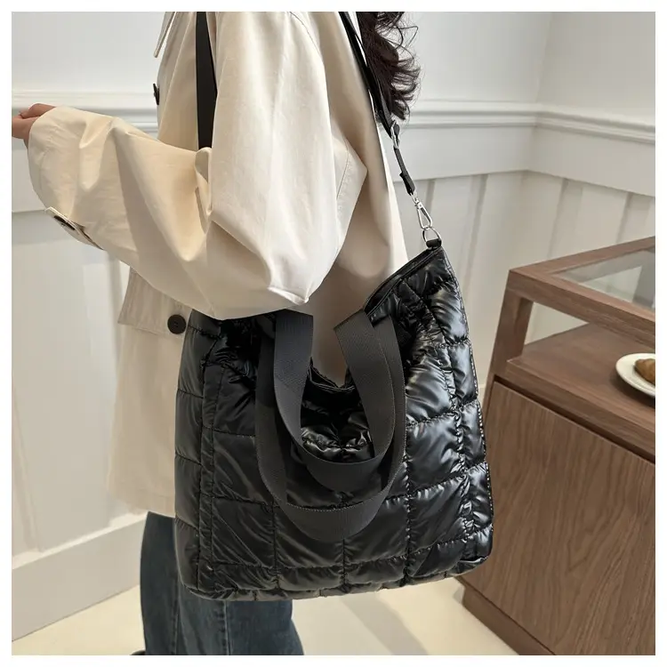 Women's Silver Puffer Shoulder Bag New 2024 — feature 11